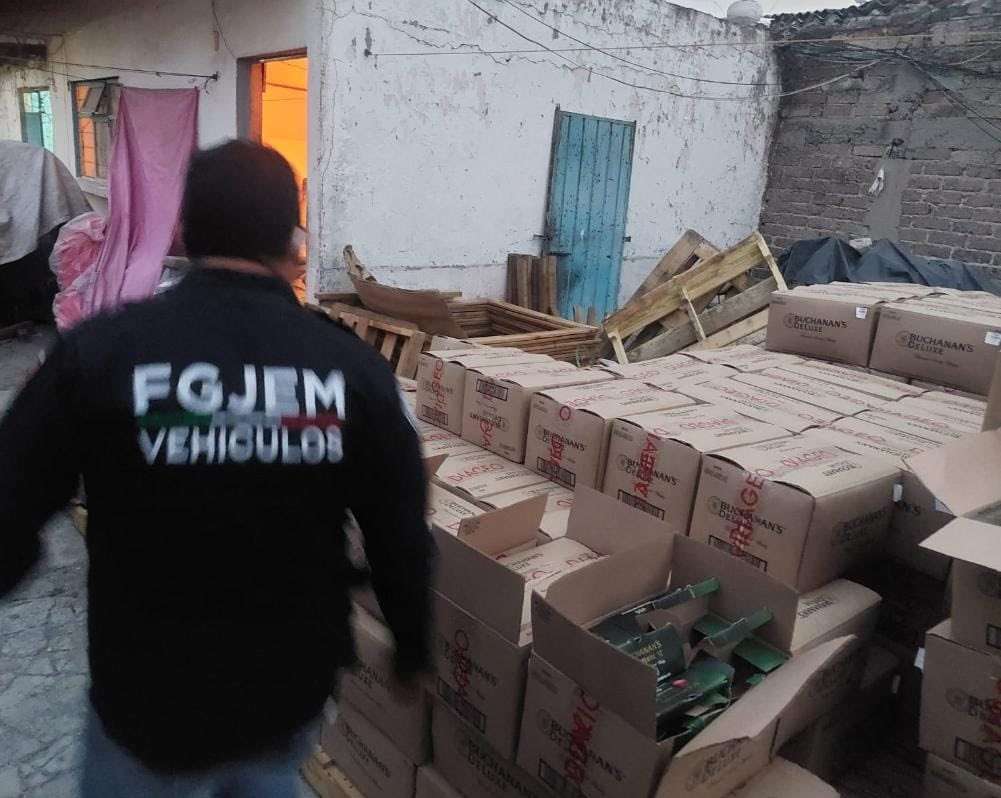 Como en Los Intocables: aseguran whisky robado en Ecatepec