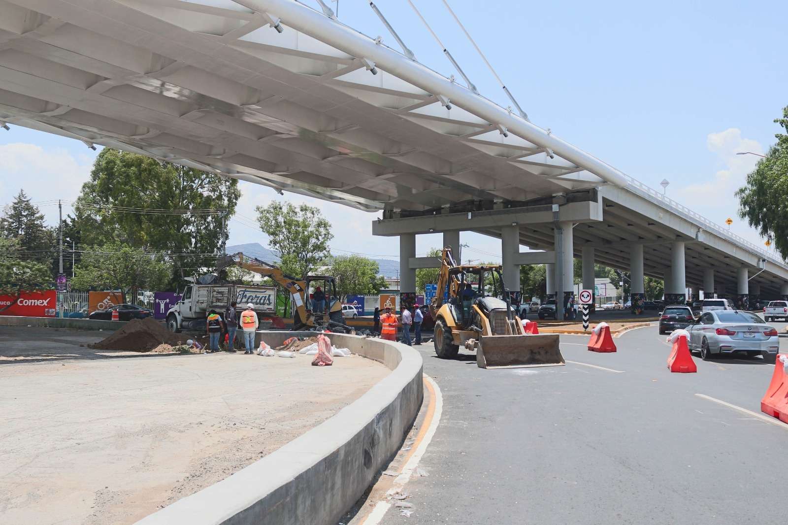 Cierran carriles en Glorieta Miguel Hidalgo