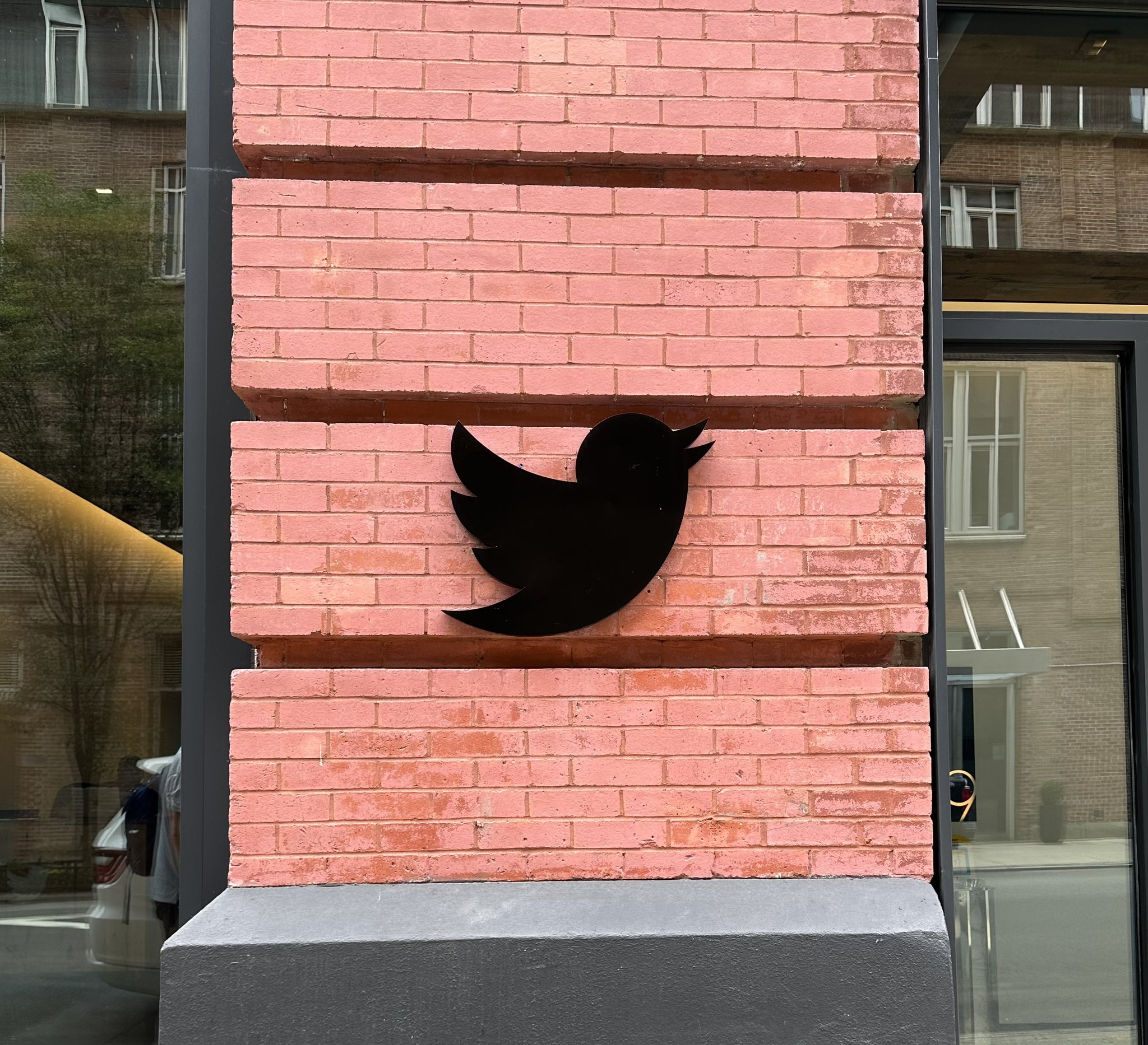 El nuevo jefe de Twitter se enfrenta a desafíos en su rol ejecutivo