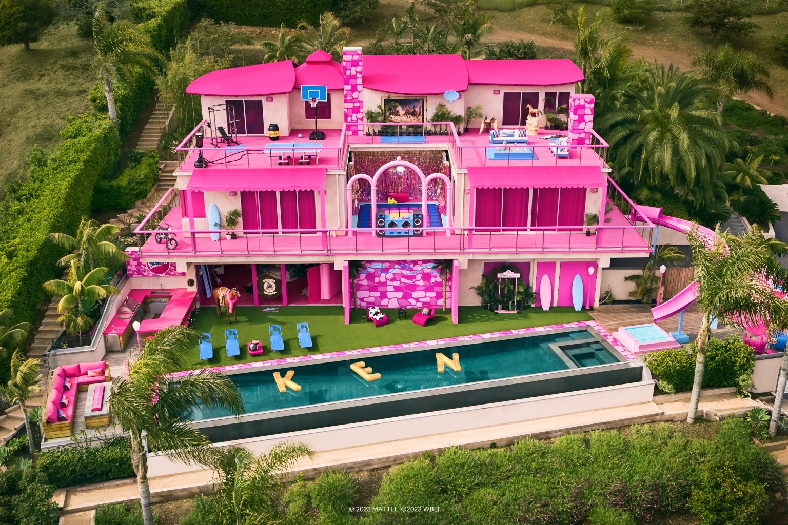 Vivir como Barbie y Ken ya es posible: Airbnb pone en alquiler la Casa de Ensueño en Malibú