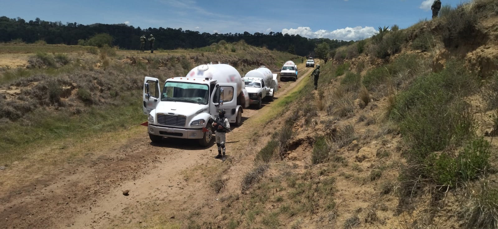 Aseguran pipas con gas LP en Tlaxcala
