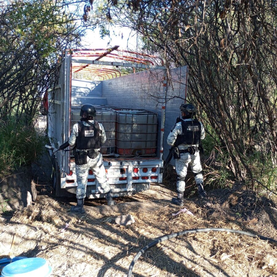 Guardia Nacional asegura tractocamión con hidrocarburo robado