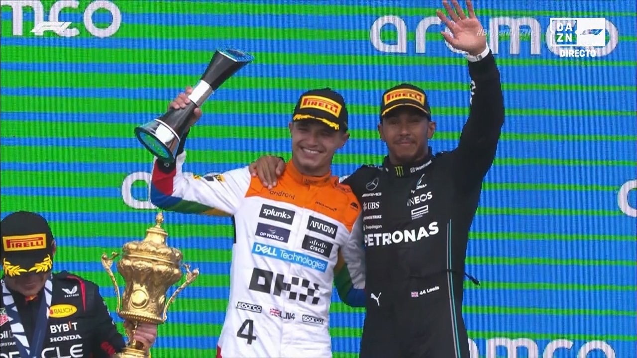 Gana Verstappen en Gran Bretaña, Norris y Hamilton suben al podio; Checo Pérez sexto