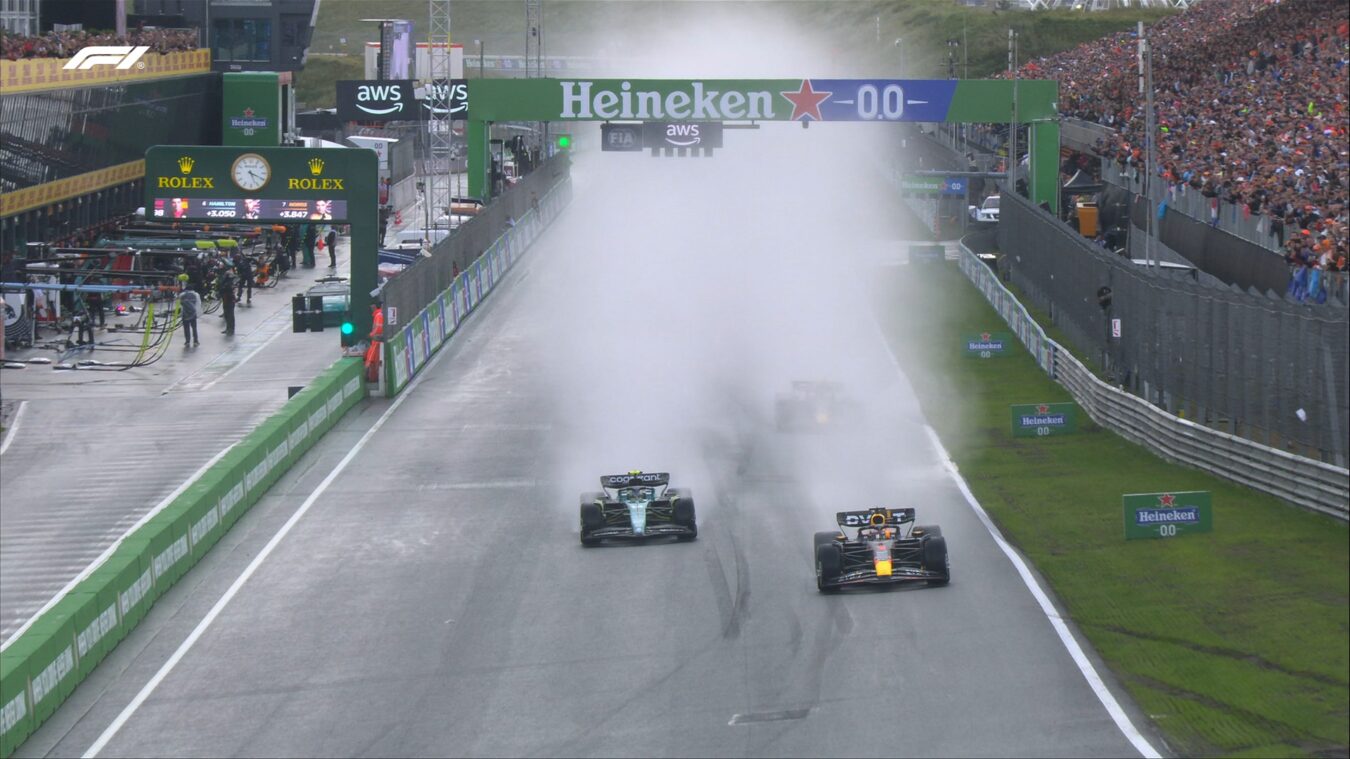 Verstappen gana novena carrera consecutiva; Checo Pérez pierde podio por penalidad