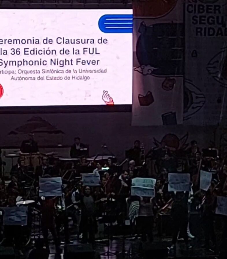 Estudiantes del IDA se manifiestan en el concierto de clausura de la FUL 