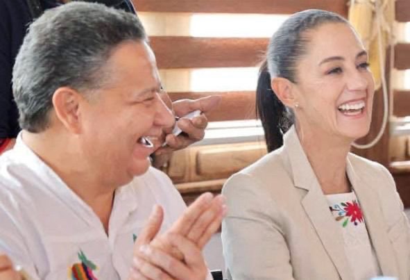 Julio Menchaca felicita a Claudia Sheinbaum por su triunfo en la encuesta de Morena