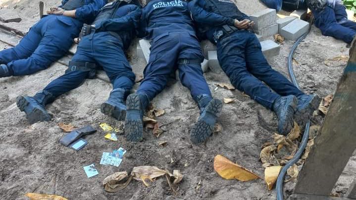 Mientras Evelyn Salgado estaba en CDMX, ejecutan a 13 policías guerrerenses