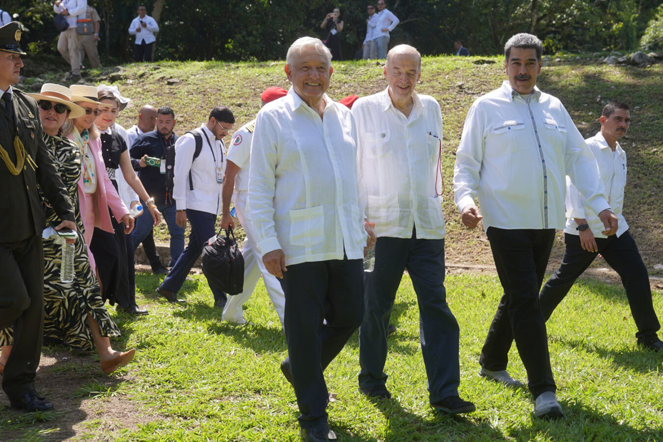 Se reúne AMLO con presidentes para “contrarrestar el fenómeno migratorio”