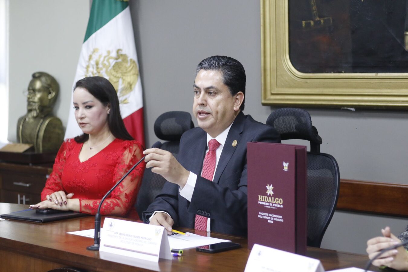 Entregan Proyecto de Presupuesto de Egresos de Hidalgo; aumenta 8.6% para 2024
