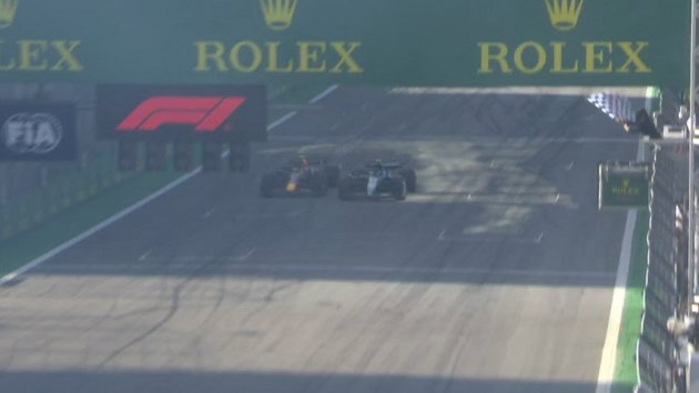 Milésimas separan a Checo Pérez de podio en Brasil; Verstappen logra victoria histórica