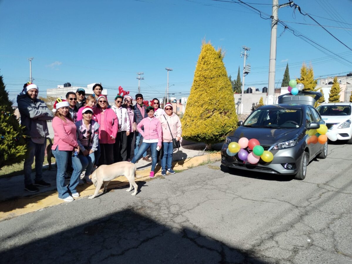 Caravana lleva comida a peluditos y personas en situación de calle 