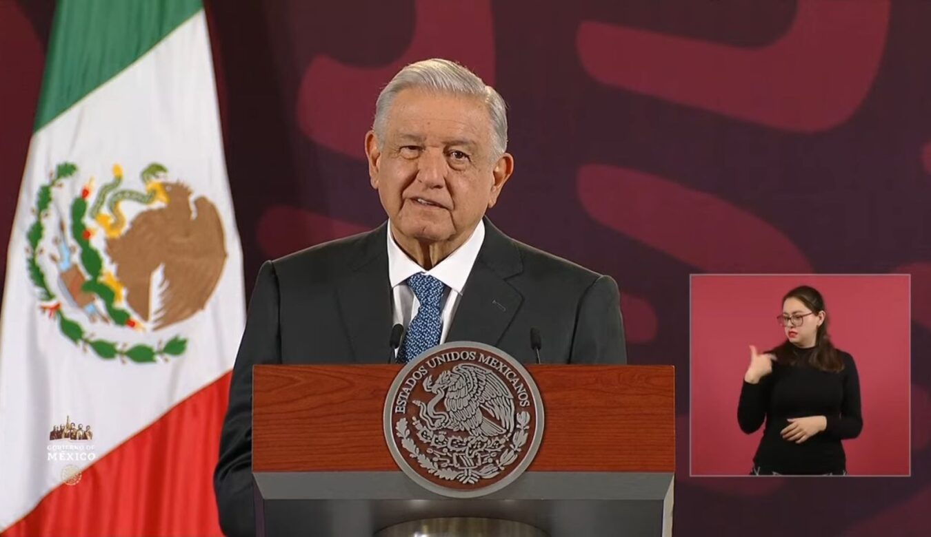 AMLO incluirá reforma para prohibir maltrato animal