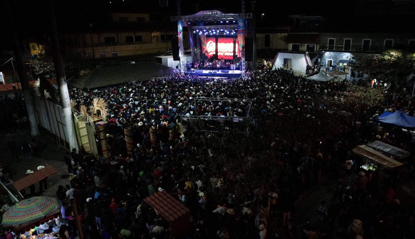 Los Cardenales de Nuevo León cerraron el Carnaval Huejutla 2024 “Herencia de Colores”.