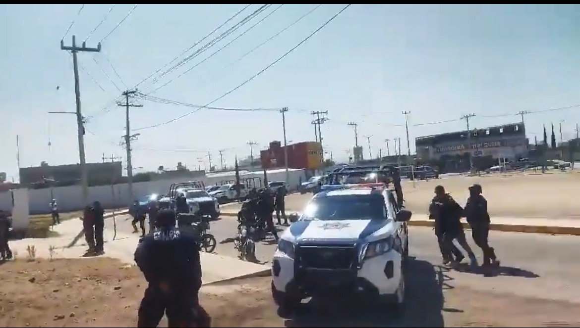Enfrentamiento, detenidos y bloqueos en Tizayuca por operativo contra mototaxistas