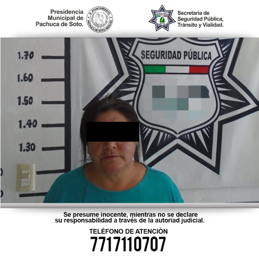 Detienen a mujer por presentar documentación apócrifa de un automóvil