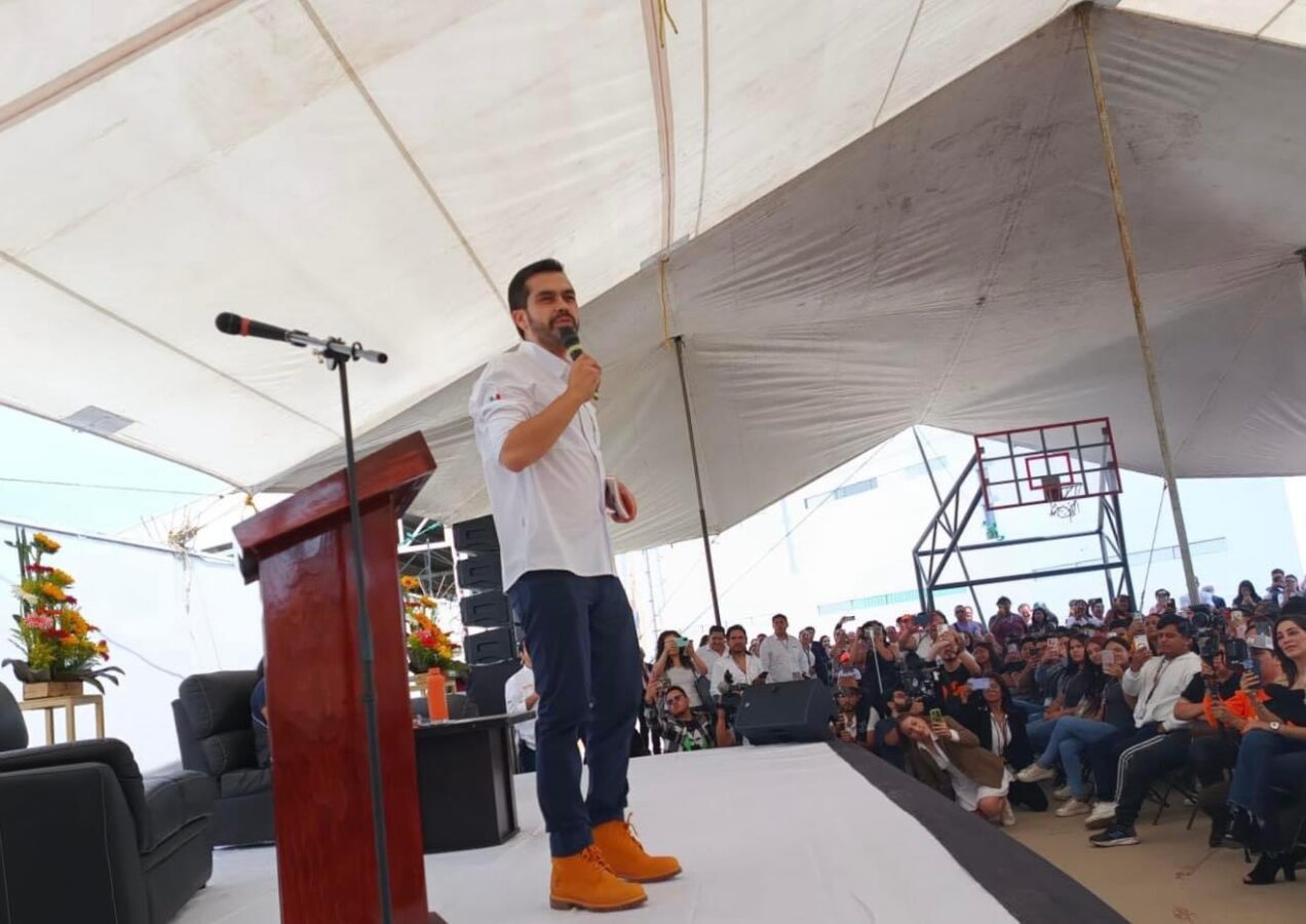 Jorge Álvarez Máynez presenta su Plan Nacional de Pacificación ante universitarios en Tulancingo