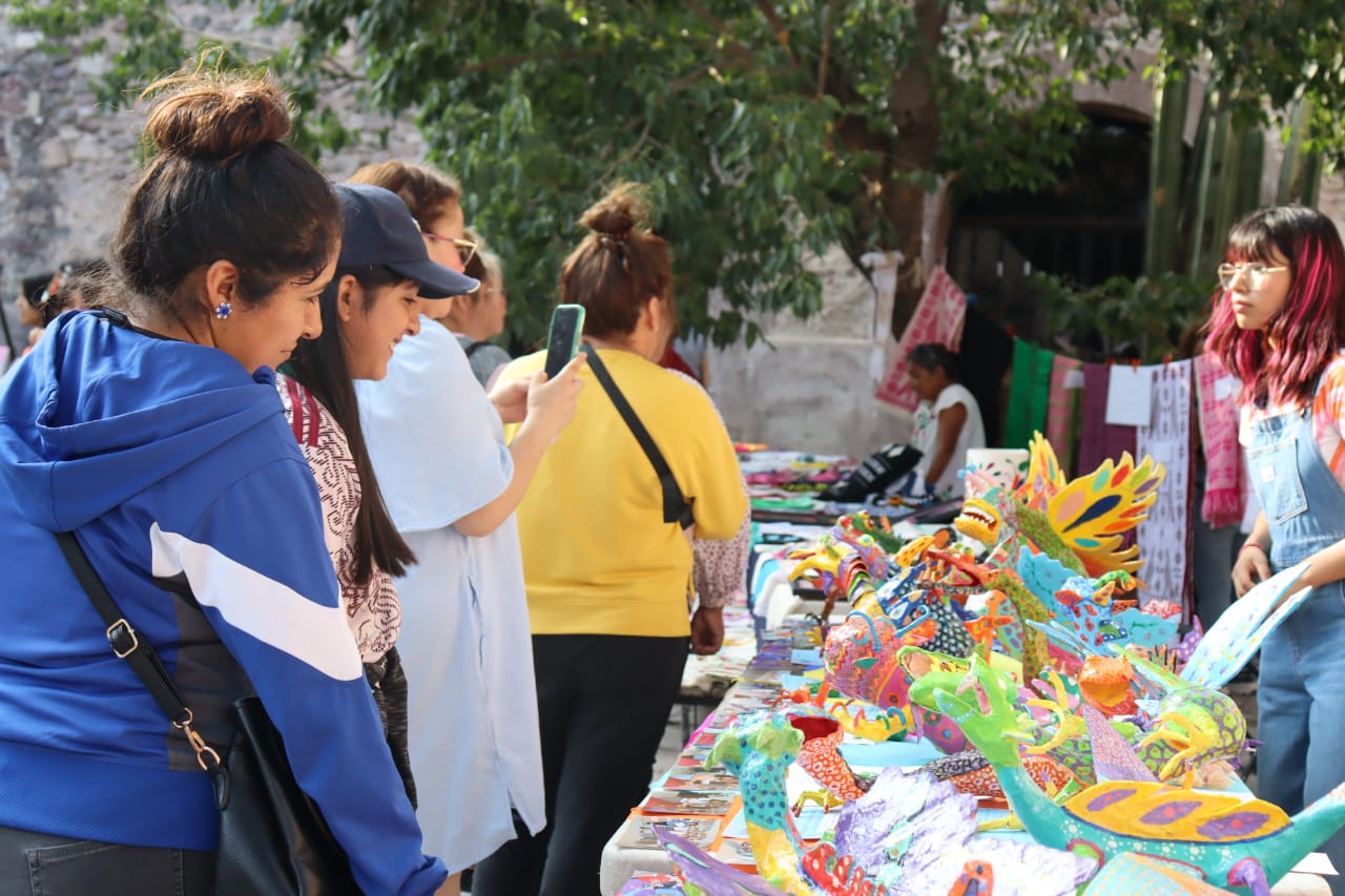 Egresan alumnos de talleres culturales en Actopan
