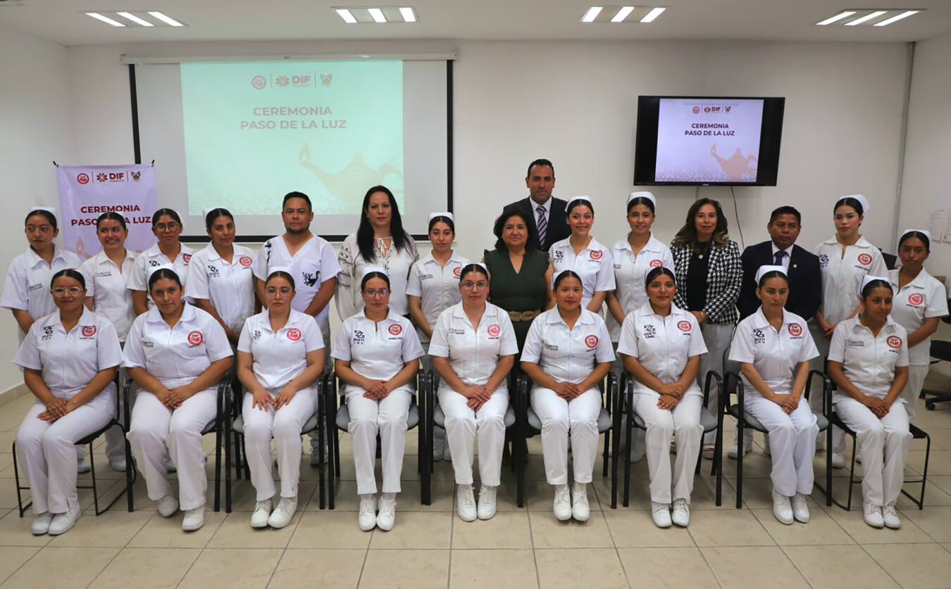 Egresan 18 estudiantes de Enfermería de la Casa de la Mujer Hidalguense