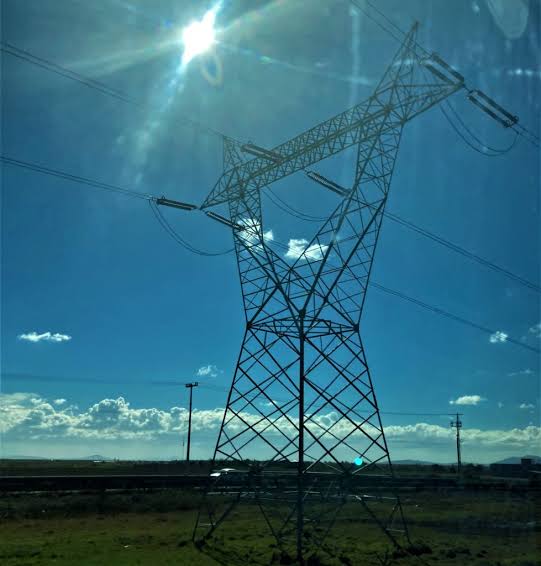 Irregular, servicio de energía eléctrica en la mitad del estado 