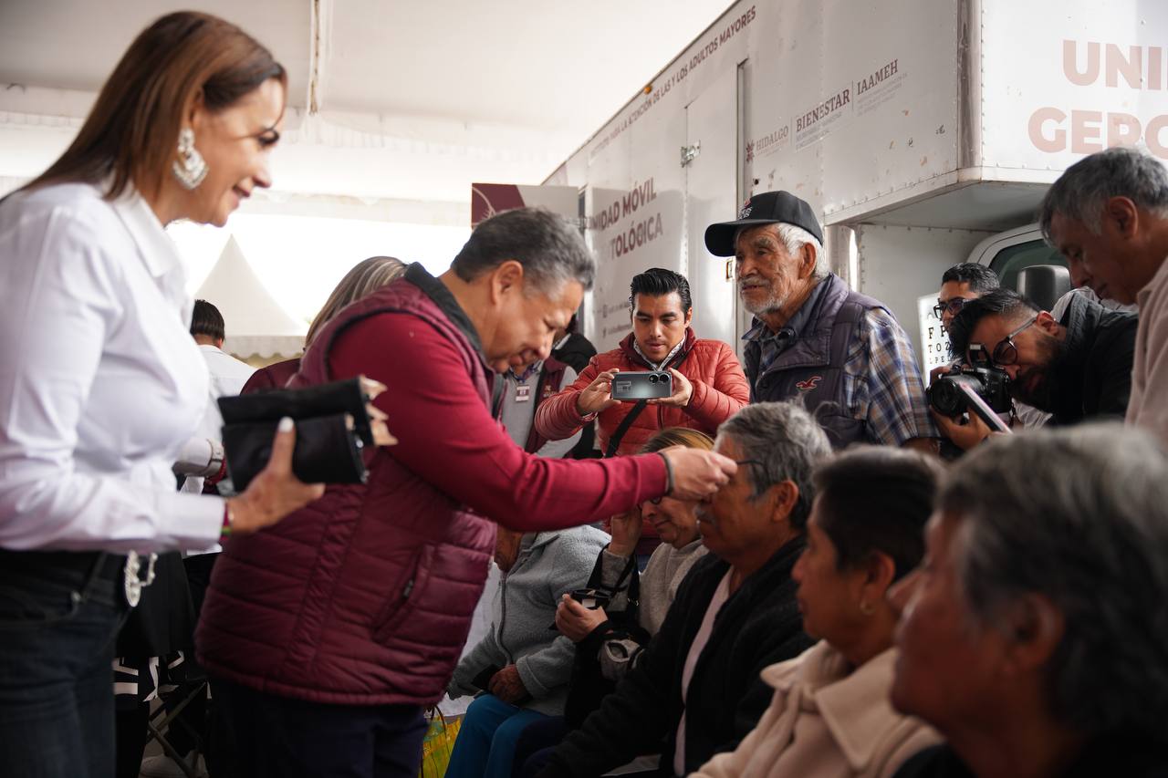 Prioridad del gobierno de Hidalgo atención a personas adultas mayores durante Ferias de Servicios