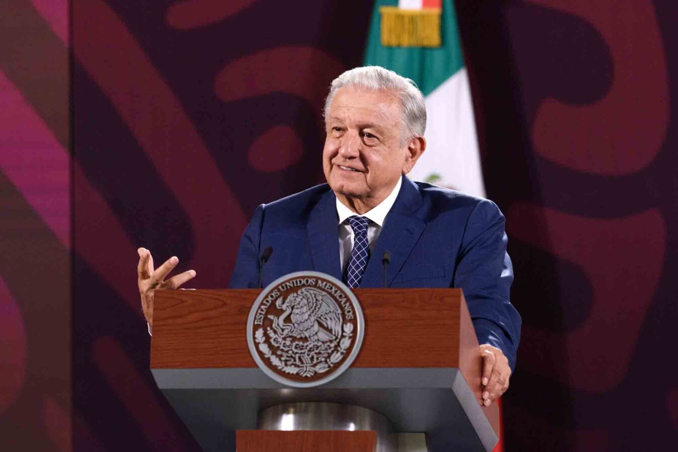 Insiste López Obrador en desaparecer organismos autónomos 