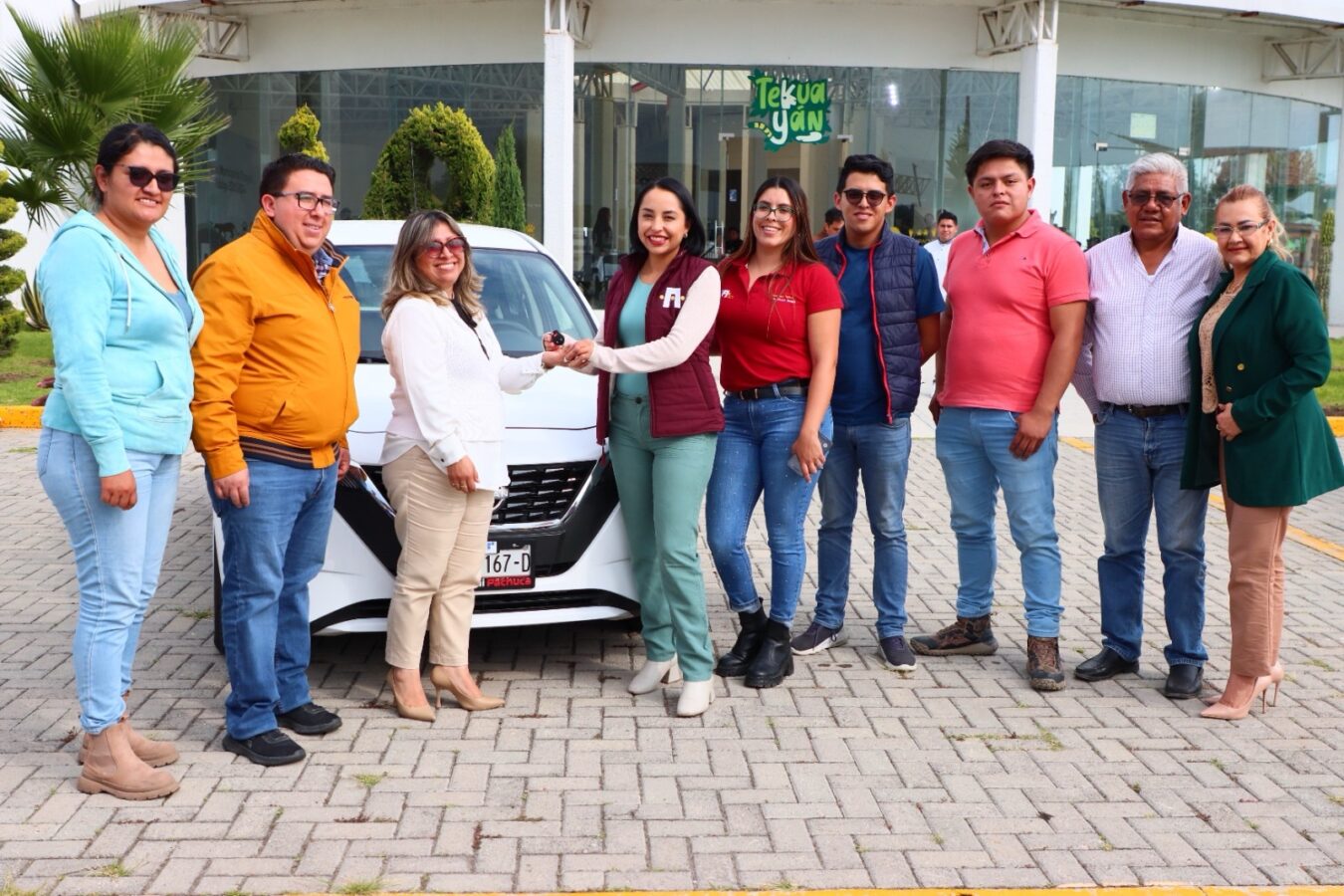 Entrega Susana Ángeles vehículos, maquinaria y uniformes