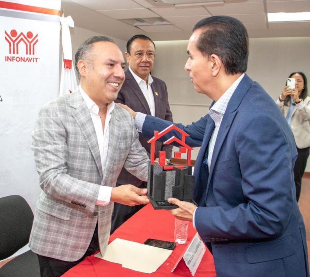 Premia Infonavit Hidalgo a desarrolladores de vivienda.