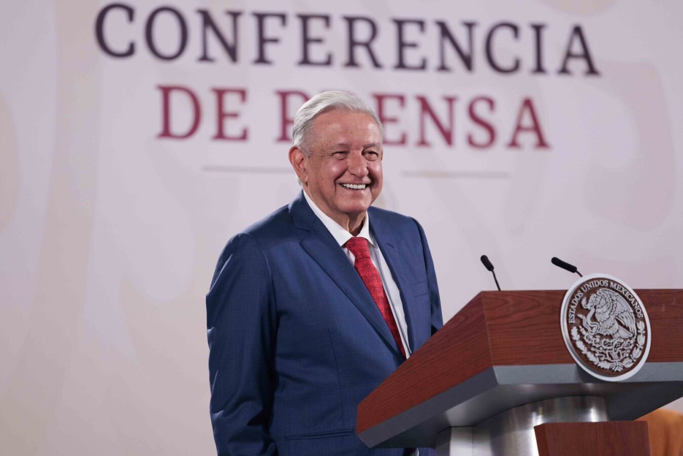 López Obrador dice adiós a Morena