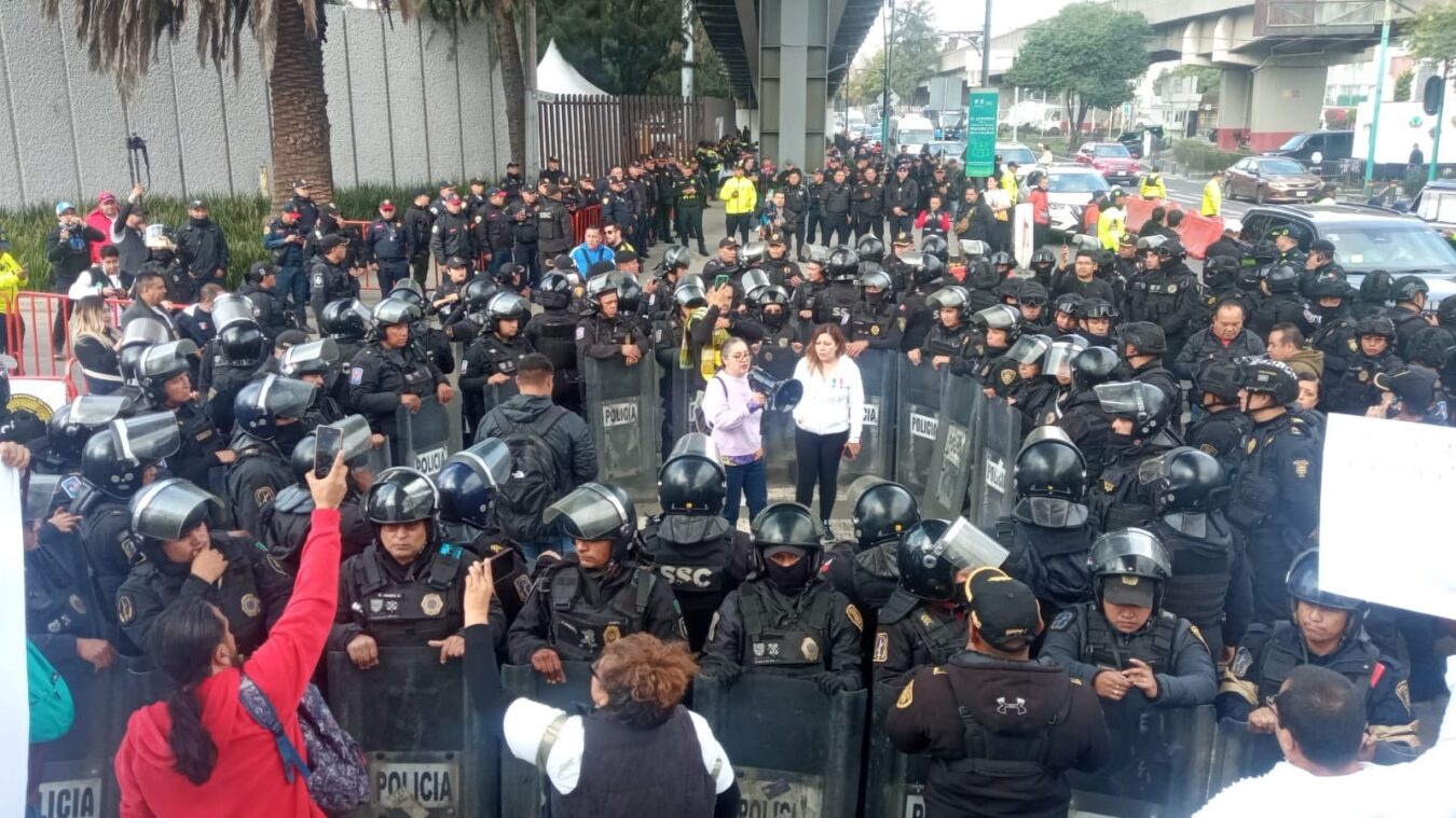 Trabajadoras y trabajadores el Poder Judicial encapsulados por policías 