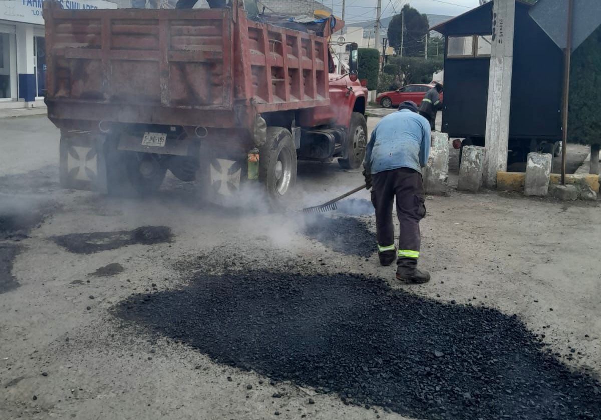 Continúa bacheo en principales vialidades de Tulancingo 