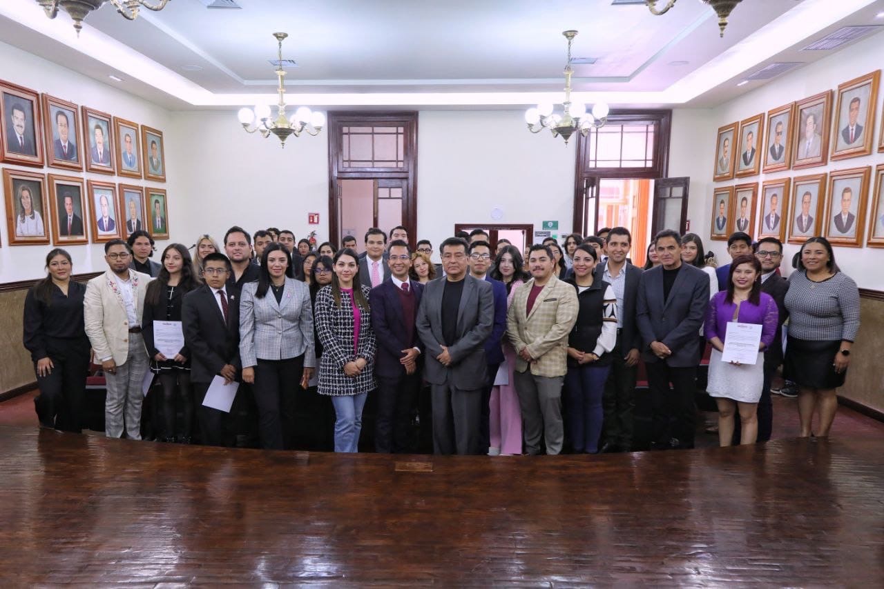 Toman protestas integrantes del Consejo Consultivo de la Juventud en Pachuca