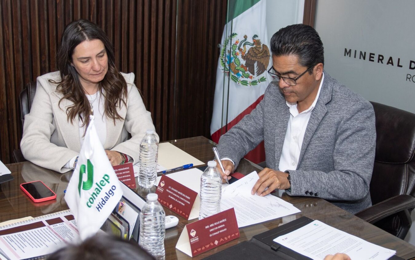 Firma convenio ayuntamiento de Mineral de la Reforma y CONALEP Hidalgo