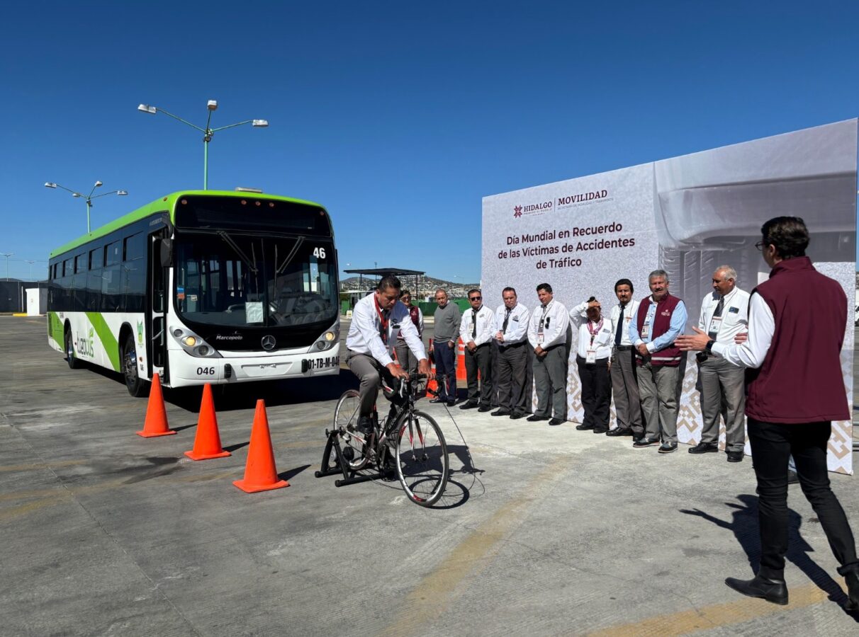 “Sensibilizan” a conductores del Tuzobús para convivir con ciclistas 