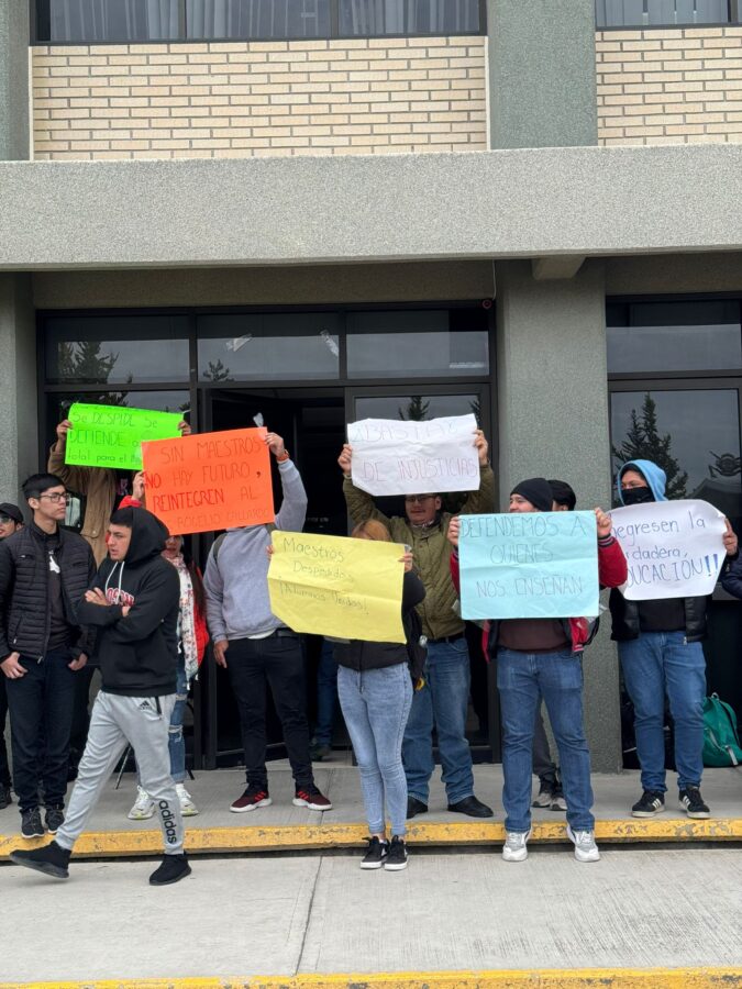 Estudiantes toman el ITESA tras denunciar despido injustificado y acoso