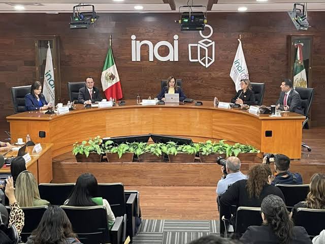 El INAI llama al Senado a “reconsiderar la reforma”.