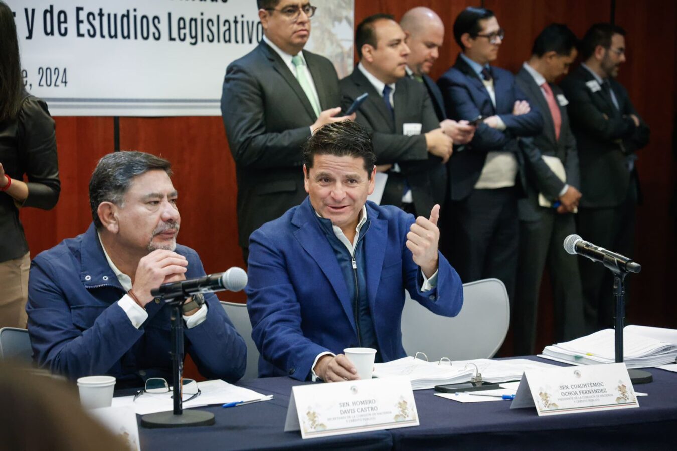 El Senador Cuauhtémoc Ochoa  prohíbe a sus compañeros ¡dar entrevistas a los medios!