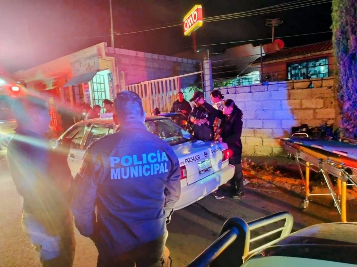 Asiste Policía Municipal de Mineral de la Reforma a mujer que paría ¡en un taxi!