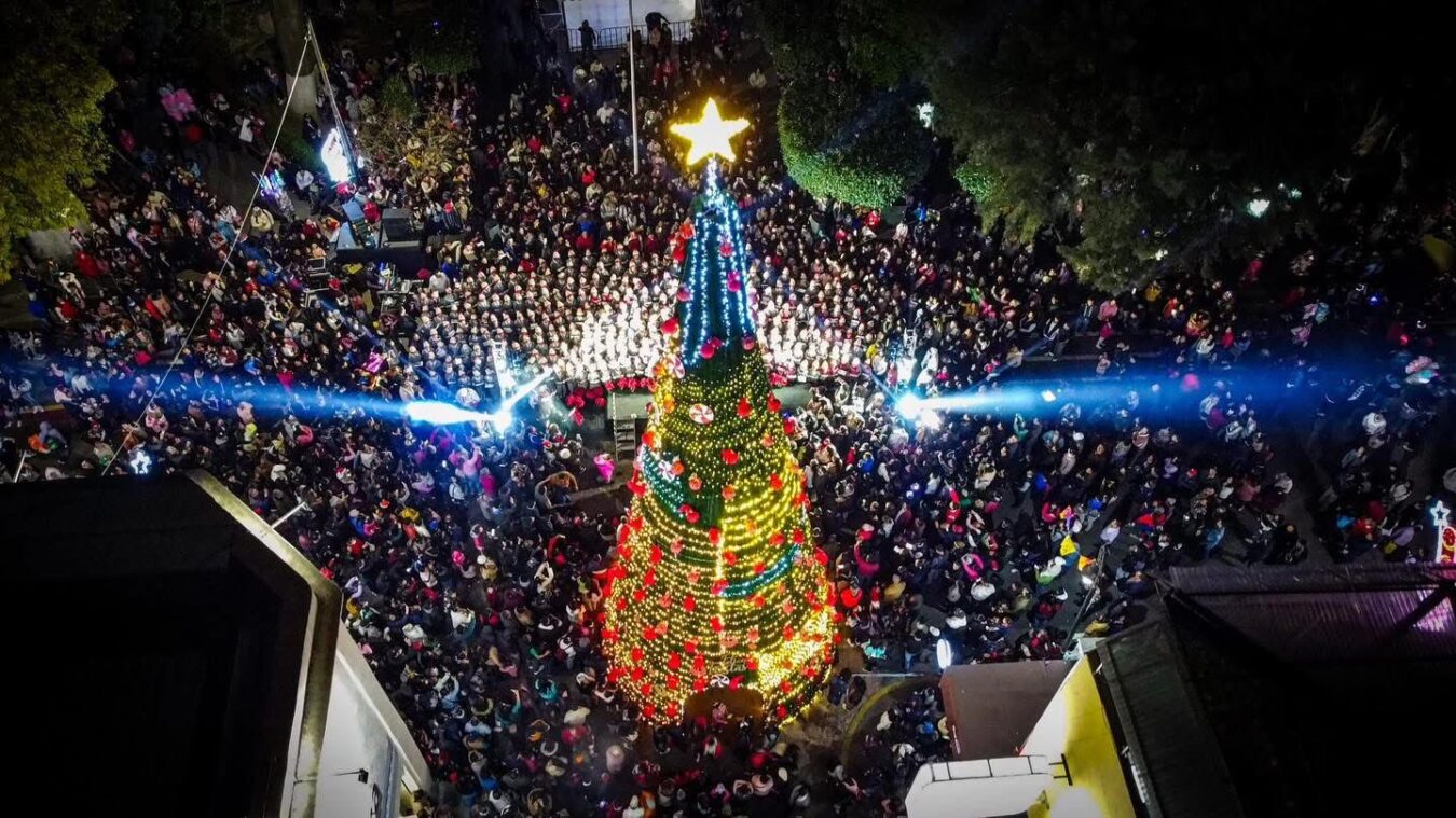 Llega la navidad al jardín de La Floresta, en Tulancingo 