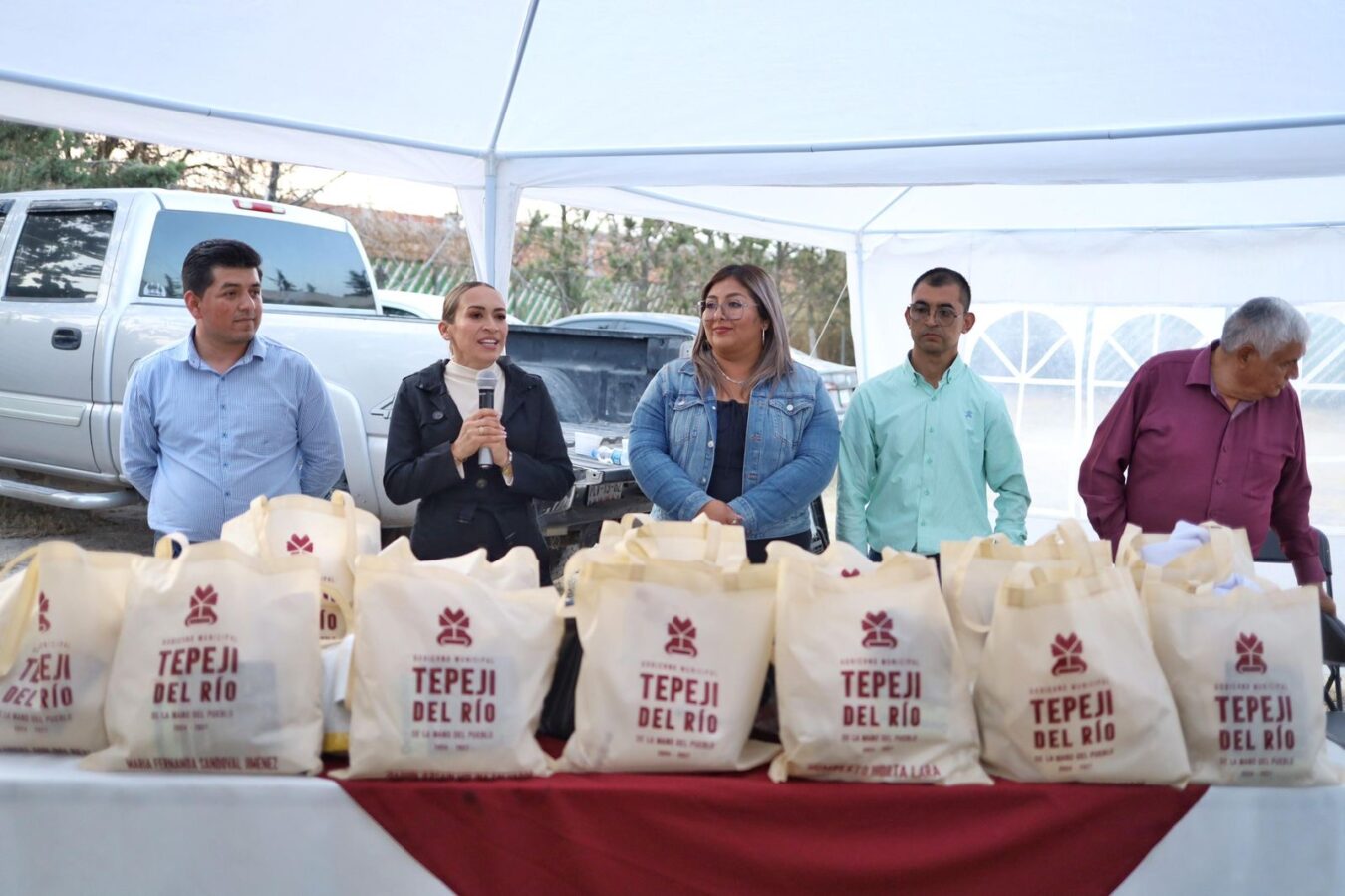 Entregan uniformes a trabajadores del Rastro Municipal de Tepeji del Río