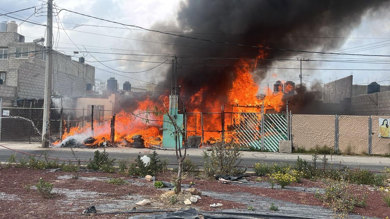 Sofocan incendio en Mineral de la Reforma