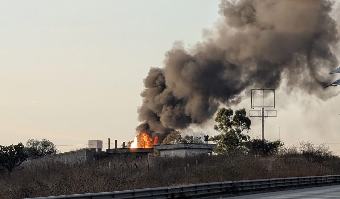 Fuga en ducto de PEMEX en Tepeji del Río