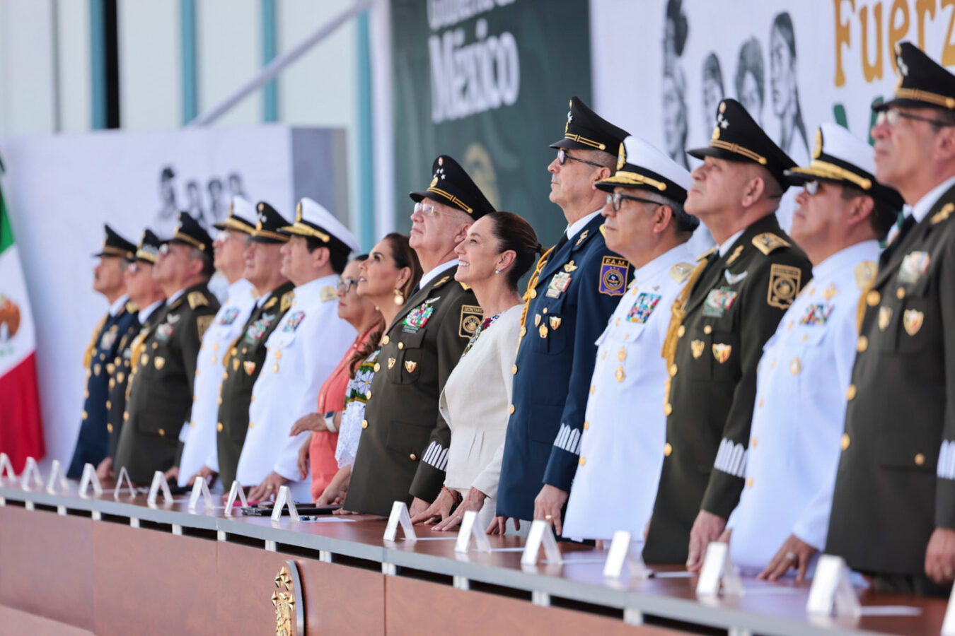 Reconoce Sheinbaum a hombres y mujeres de la Fuerza Aérea Mexicana