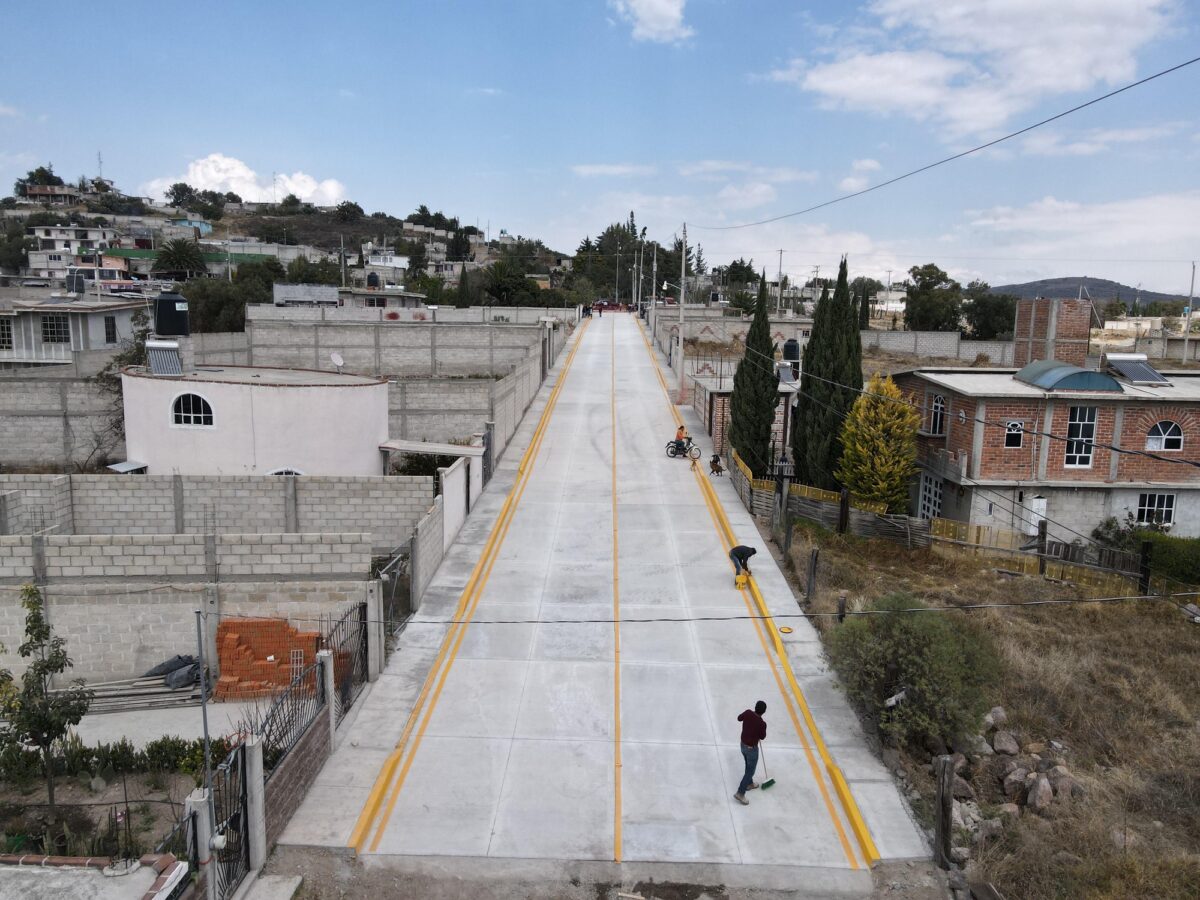 Entrega alcalde de Zempoala dos pavimentaciones hidráulicas