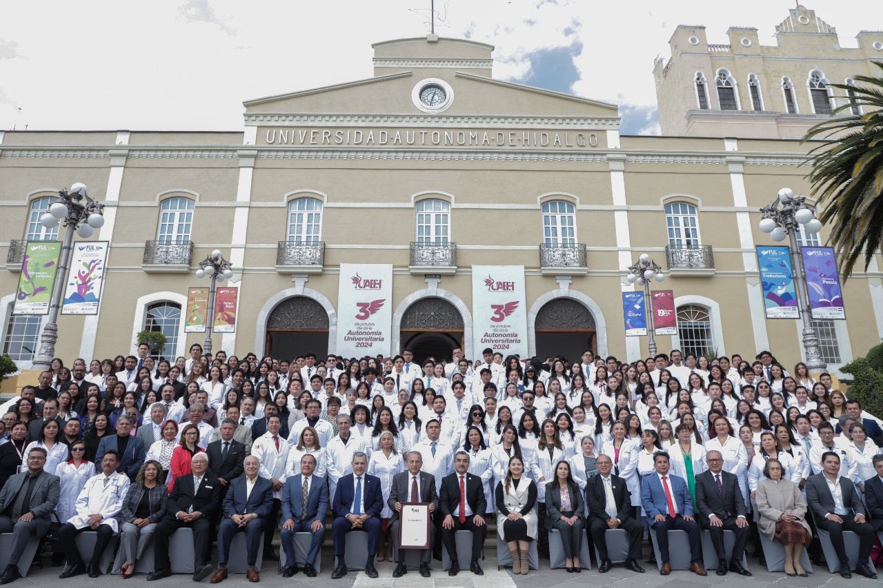 Celebra UAEH 80 años formando personal médico comprometido 