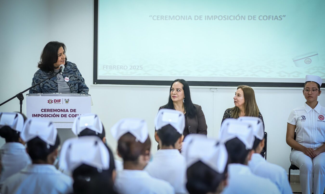 Edda Vite realiza imposición de cofias a 26 alumnas del CMH 