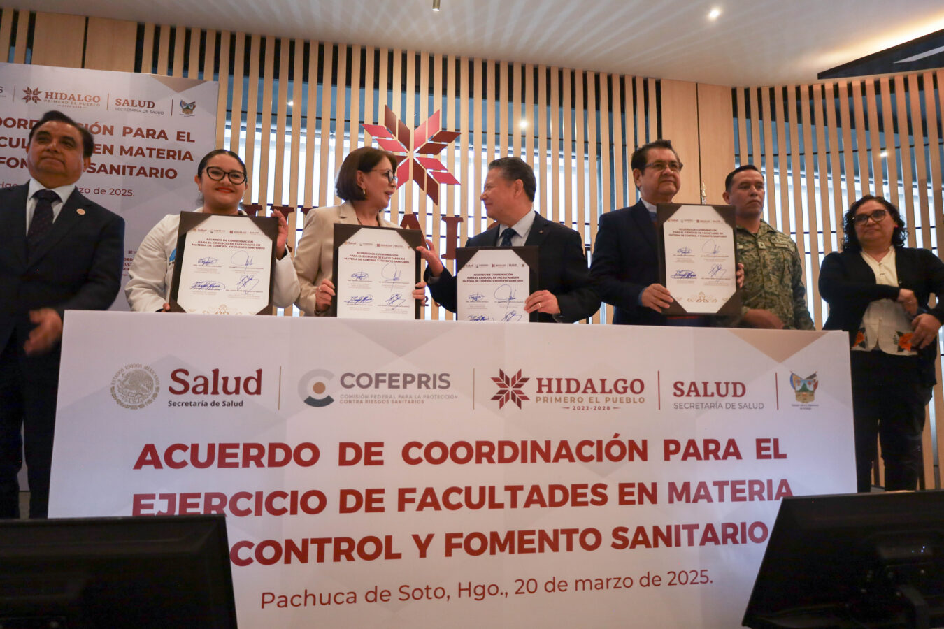 Gobierno de Hidalgo y Cofepris firman alianza para fortalecer seguridad sanitaria