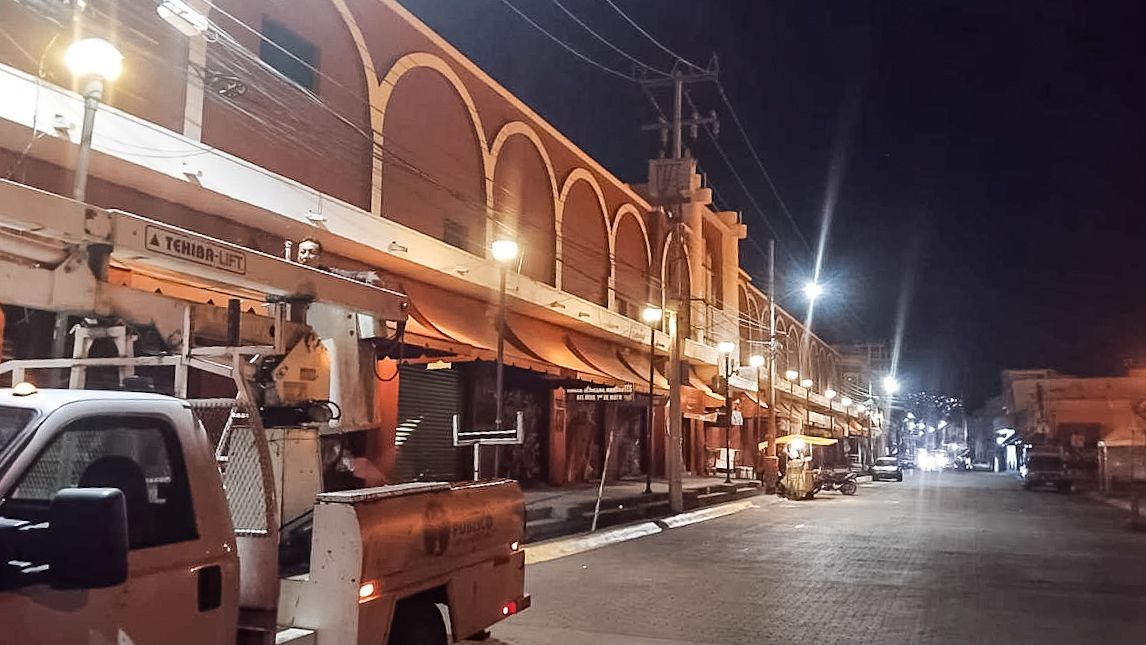 Rehabilitan luminarias en 3.1 km de calles contiguas del Centro Histórico