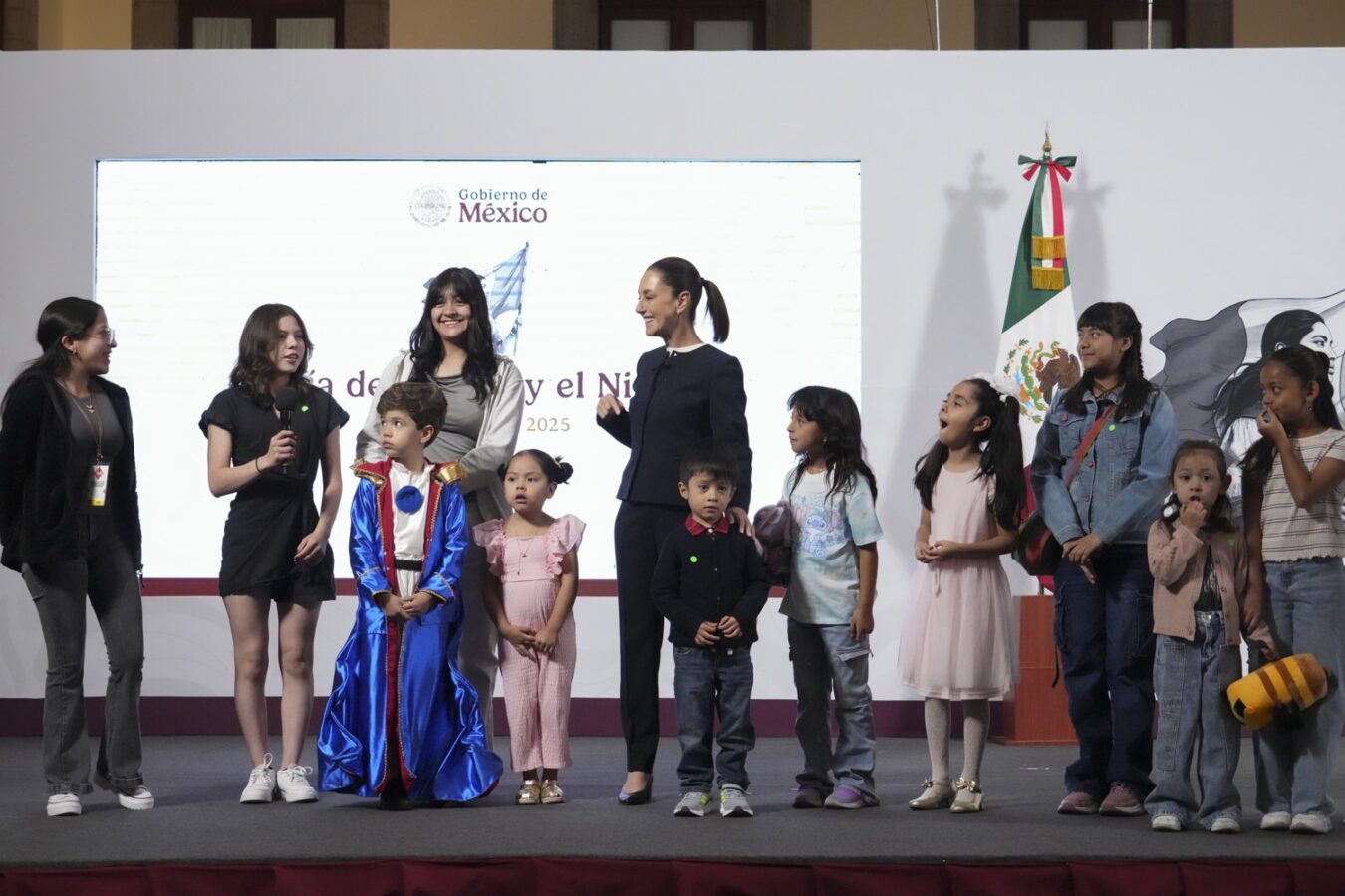 Celebra Sheinbaum a las infancias en su día 
