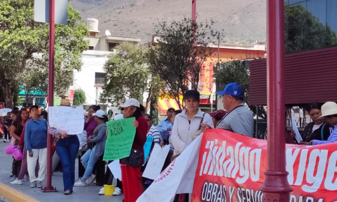Demandan familias agua potable para colonia Antorchista