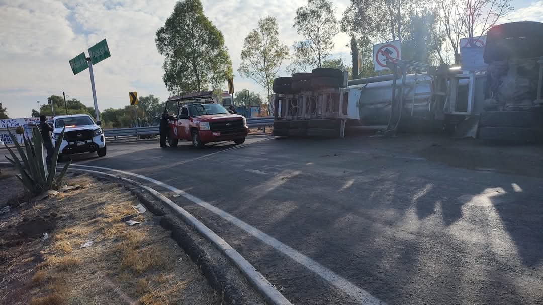Atiende PC y Bomberos de Tizayuca accidente en la México–Pachuca